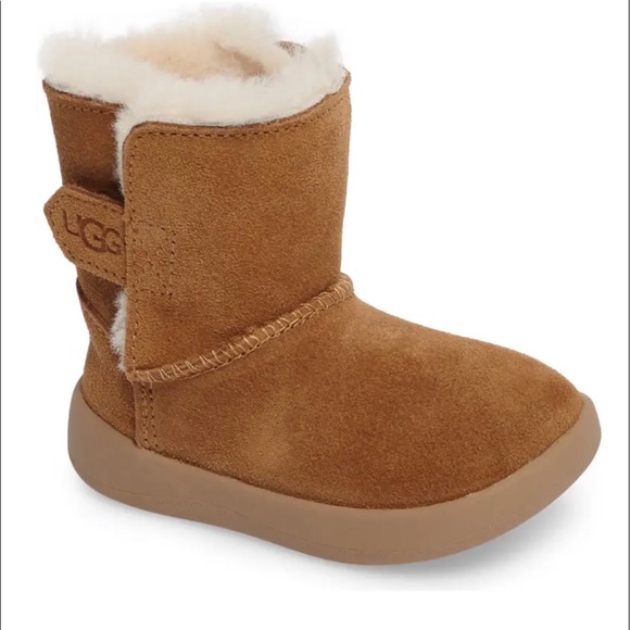 UGGS - Picture 3 of 9